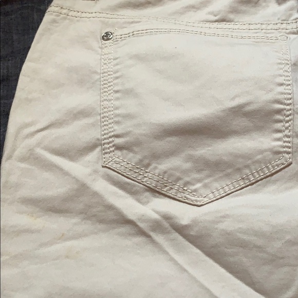 Bermuda shorts - Picture 6 of 10